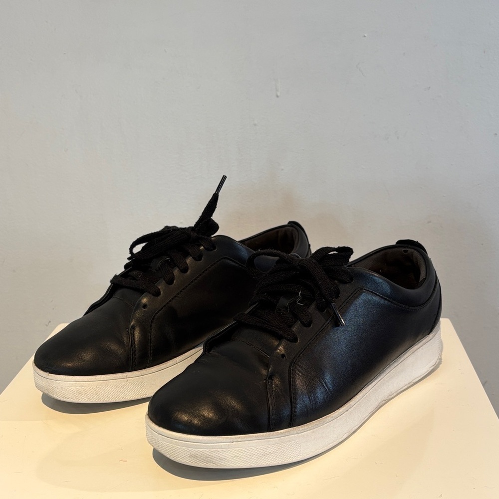 FITFLOP Women's Rally sneaker shoes Black size 8.